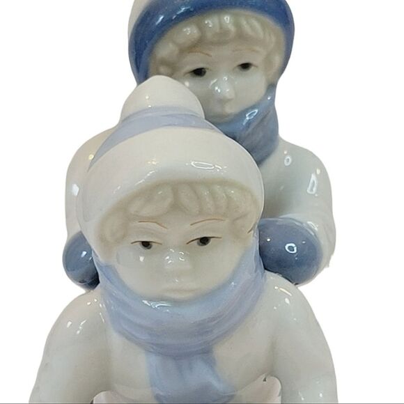 Paul Sebastian Vintage Children On Sled Ride Fine Porcelain Figurine - Picture 7 of 11